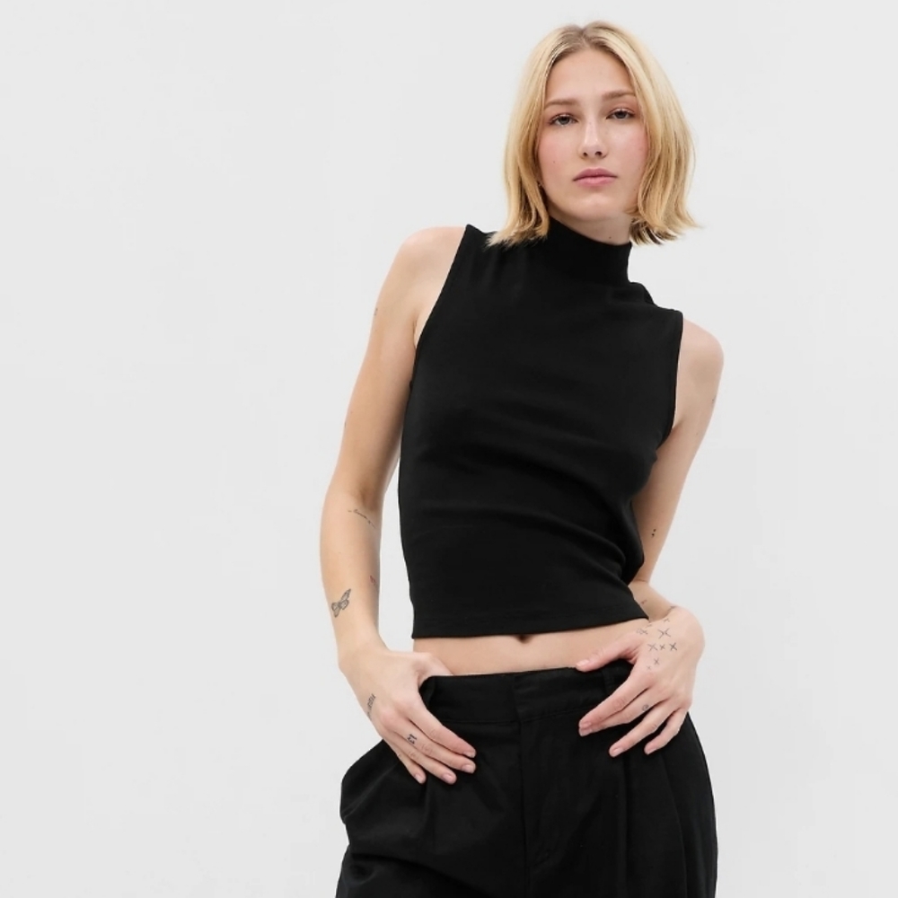 THE GAP Mock neck sleeveless top